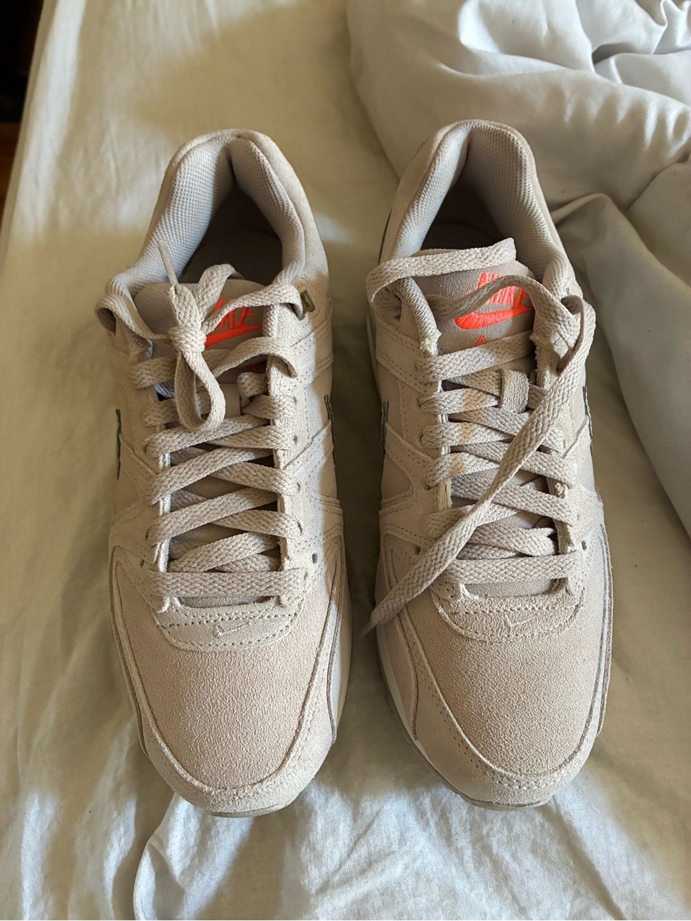 Nike Women's Air Max - Picture 3 of 11